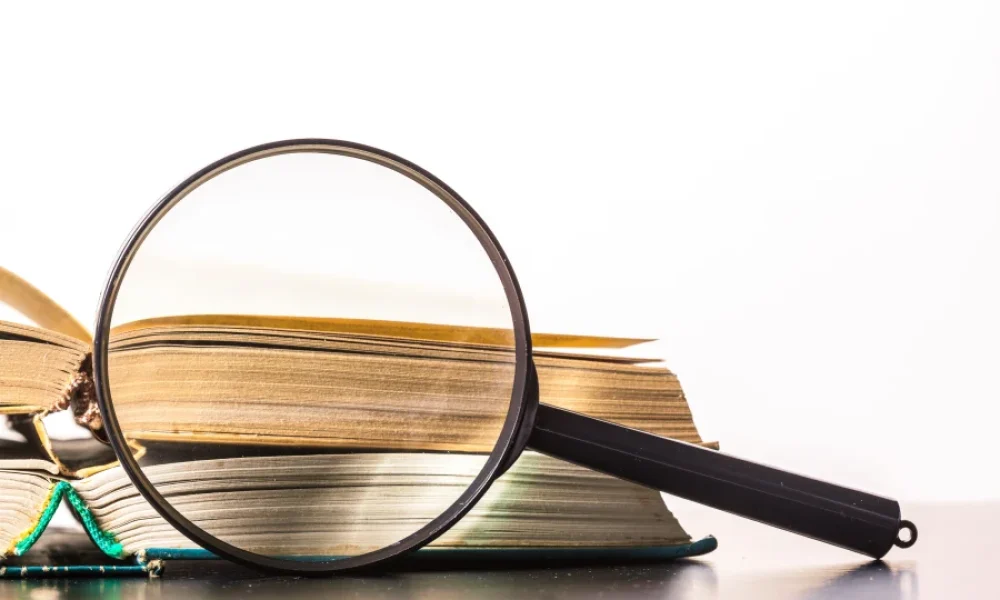 Análisis de una obra con informe de lectura editorial profesional